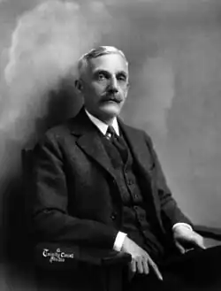 Andrew Mellon, którego kolekcja stała się podstawą zbiorów National Portrait Gallery, fotografia (1921)