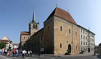 Widok kościoła od strony przedsionka