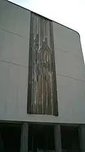 Płaskorzeźba na fasadzie Kieleckiego Centrum Kultury.