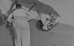 Romana Skatulska-Krawczyk jako pilot CSS-13. Tyłem stoi Witold Tracz i szykuje ucznia-skoczka do skoku (1960-1969)