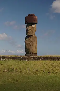 Tradycyjny moai