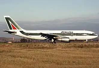 Airbus A300 w barwach linii Alitalia (1988)