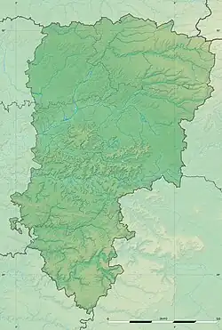 Mapa konturowa Aisne, blisko centrum na prawo znajduje się punkt z opisem „źródło”, natomiast po lewej znajduje się punkt z opisem „ujście”