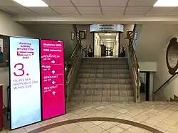 Hol główny budynku Akademi WSB w Dąbrowie Górniczej.