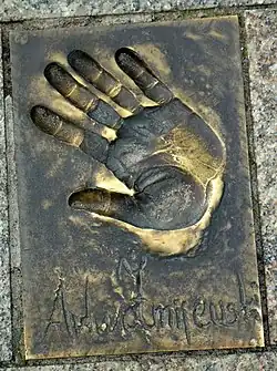 Odcisk dłoni Artura Żmijewskiego