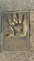 Odcisk dłoni Piotra Adamczyka