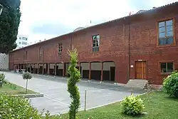 Mur zewnętrzny otaczający meczet