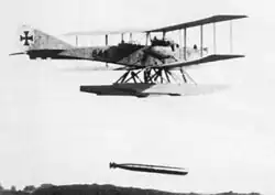 Zrzut torpedy lotniczej z niemieckiego wodnosamolotu torpedowego Albatros W.5