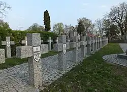 Aleja grobów żołnierzy 80pp poległych w obronie Warszawy w 1939 na cmentarzu w Ząbkach.