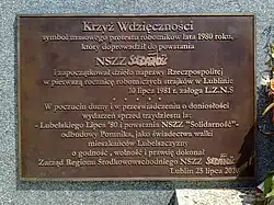 Tablica w wersji pomnika z roku 2010