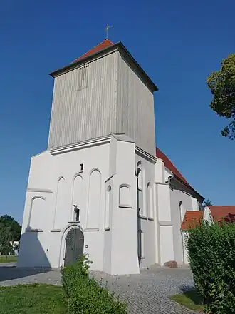 Widok od strony wieży i kruchty