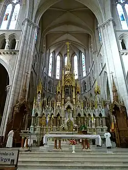 Ołtarz główny w bazylice