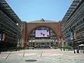 American Airlines Center widoczne z AT&T Plaza