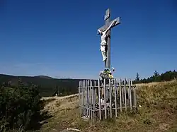 Krzyż pod szczytem