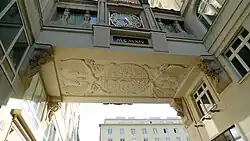 Ozdobny spód mostku (zegara)