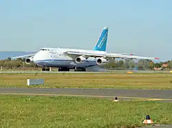 Największy produkcyjny samolot transportowy na świecie An-124-100