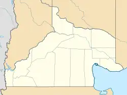 Mapa konturowa prowincji Río Negro, blisko centrum u góry znajduje się punkt z opisem „General Roca”