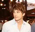 Walden Schmidt (Ashton Kutcher)