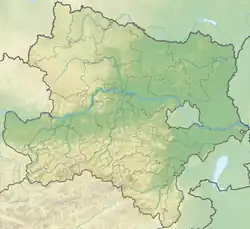 Mapa konturowa Dolnej Austrii, na dole po lewej znajduje się owalna plamka nieco zaostrzona i wystająca na lewo w swoim dolnym rogu z opisem „Lunzer See”