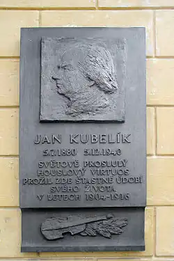 Tablica pamiątkowa w Býchorach koło Kolina