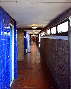 Jeden z korytarzy budynku (2014 r.)