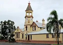 Gmach sądów w Ballinie