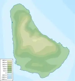 Mapa konturowa Barbadosu, blisko centrum na lewo znajduje się czarny trójkącik z opisem „Mount Hillaby”