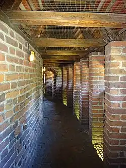 Przejście we wnętrzu machikuł (2016)