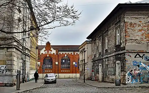 Widok z północy, z pl. Bawół. Perspektywę zamyka budynek starej Elektrowni Krakowskiej przy ul. św. Wawrzyńca