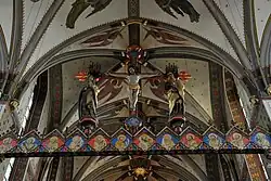 Belka tęczowa z krucyfiksem