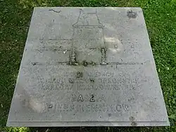 Stara tablica upamiętniająca Basztę Pierścienników (2016)