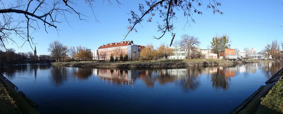 Widok szpitala od rzeki Brdy