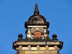 Zwieńczenie szczytu jednego z ryzalitów