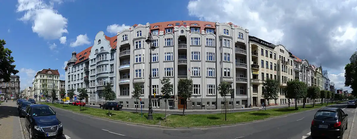 Północna pierzeja alei Adama Mickiewicza w Bydgoszczy