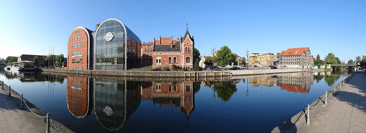 Północne nabrzeże Brdy z pałacykiem Lloyda