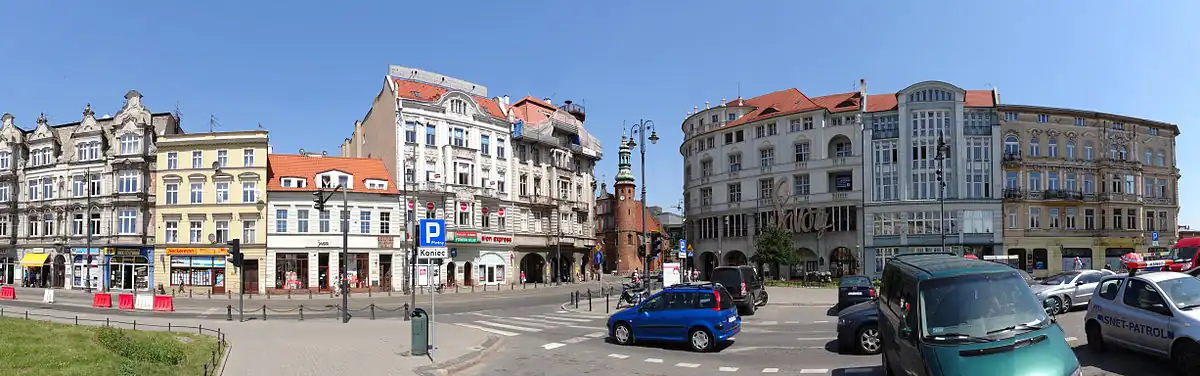 Pierzeja północna (ul. Focha) i wschodnia (pl. Teatralny)