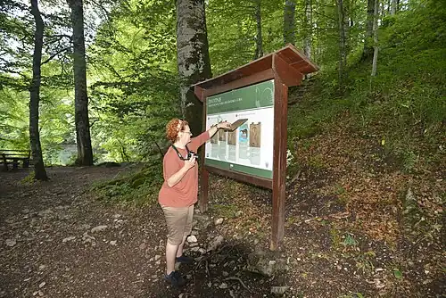 Tablice edukacyjne wzdłuż szlaku turystycznego