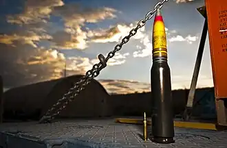 Nabój 30 × 173 mm w porównaniu do 5,56 × 45 mm