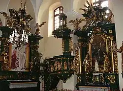 Ołtarze boczne i ambona