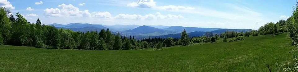 Pękalówka pod szczytem Gronik i panorama widokowa na południową stronę