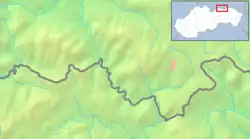 Mapa konturowa Beskidu Sądeckiego, w lewym dolnym rogu znajduje się czarny trójkącik z opisem „Vojnianska hora”