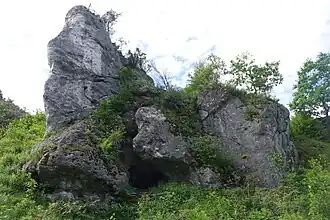 Biała Baszta z otworem schroniska