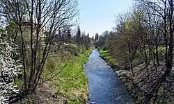 Białucha w Krakowie, po lewej ul. Nadbrzeżna