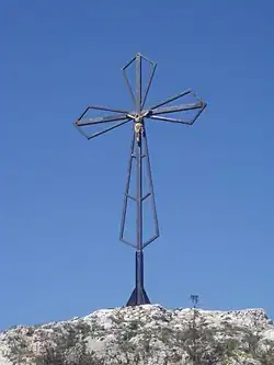 Krzyż na szczycie góry
