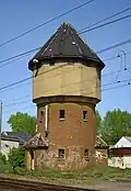 Wieża ciśnień przy północnym krańcu stacji kolejowej (rozebrana w 2012)