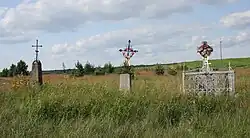 Krzyże przy drodze do Gródka