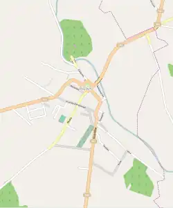 Mapa konturowa Bieżunia, blisko centrum u góry znajduje się punkt z opisem „Muzeum Małego Miasta w Bieżuniu”