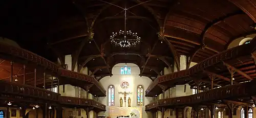 Wnętrze kościoła – empory