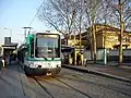 Tramwaj typu Alstom TFS na linii T1 (Saint Denis – Bobigny) na przystanku Hôpital Avicenne