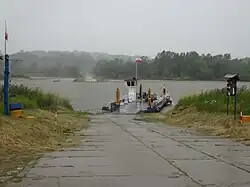 Prom w ciągu drogi. Widok od strony Bochotnicy